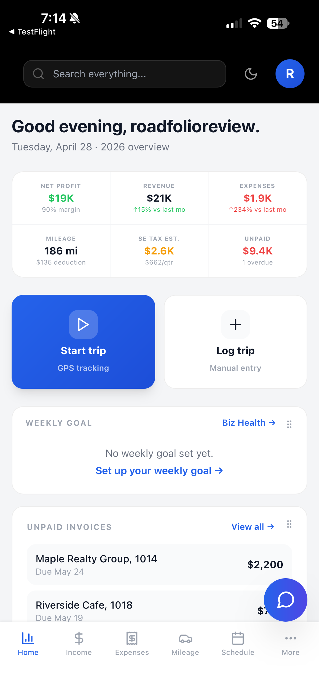 RoadFolio dashboard showing trips, income, and expenses